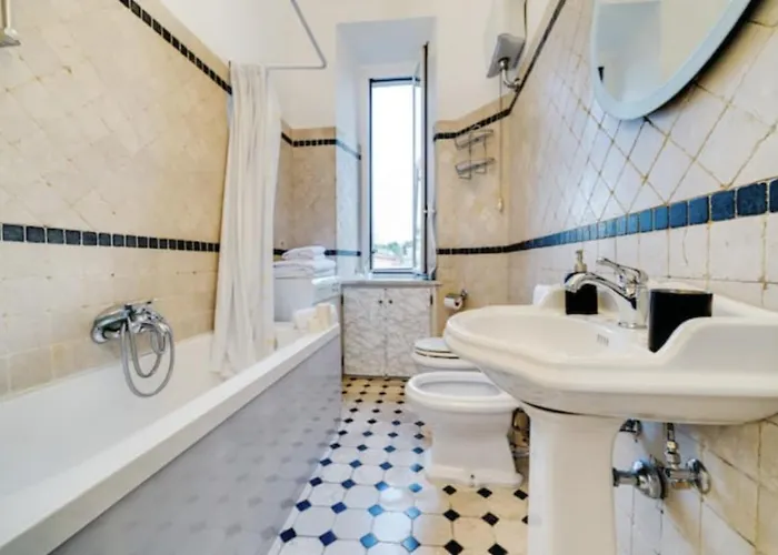 Sunny Flat In Elegant Building Close To Colosseum Apartment Rome