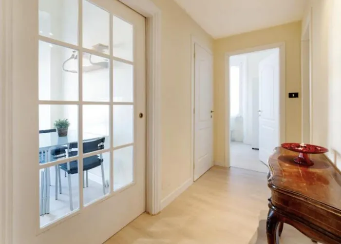 Sunny Flat In Elegant Building Close To Colosseum