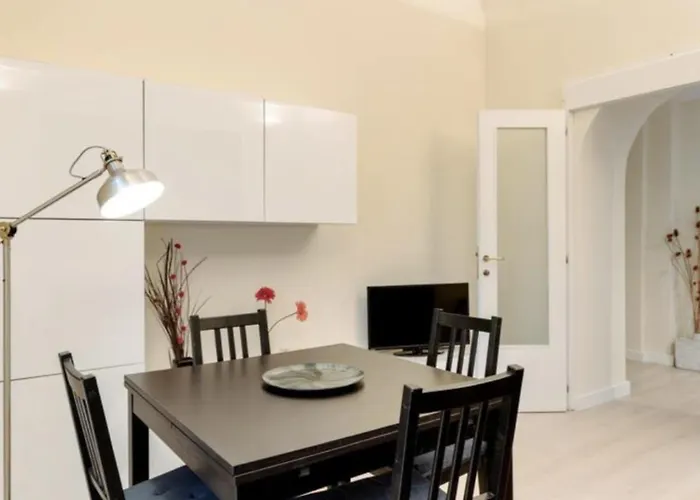 Sunny Flat In Elegant Building Close To Colosseum Rome