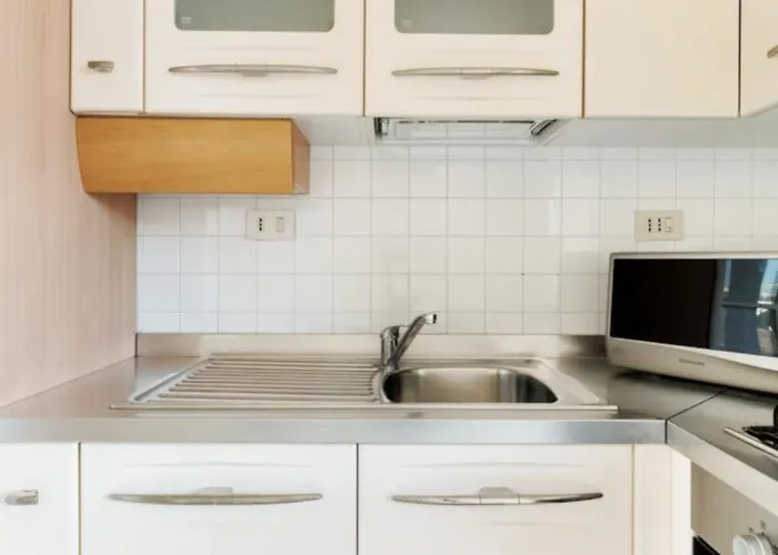 Sunny Flat In Elegant Building Close To Colosseum