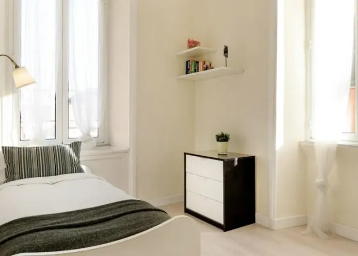 Sunny Flat In Elegant Building Close To Colosseum
