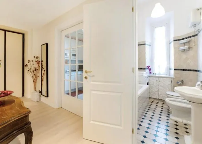 Sunny Flat In Elegant Building Close To Colosseum Apartment